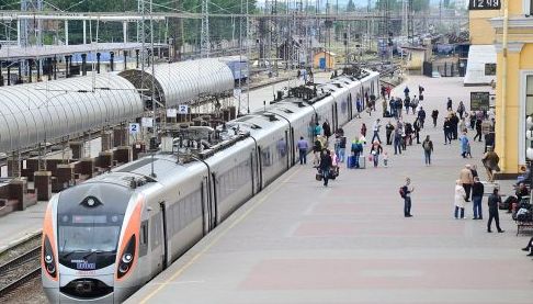 Затримка поїзда на Харкivщіні через відсутність електропостачання
