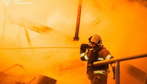 Пошкодження складу в районі Харкова: Пожежа та рятувальні операції