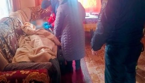 Оперативна допомога: поліцейські рятували літню жінку від обмежень у Ізюмі