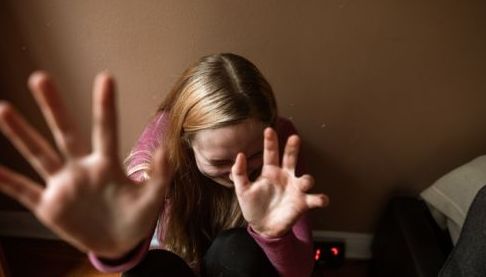 В Харкова судили домашнього тирана: максимальне покарання за знущання над матір’ю