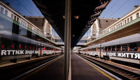 Укрзалізниця відмовилася відкрити нову зупинку біля Берестіна через комендантський час