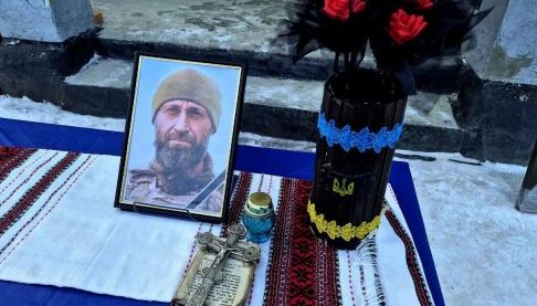 Похорон Героя з Лозівщини: Віталій Кононенко повернувся додому
