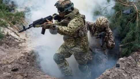 Активні бойові дії на півночі України: ЗСУ стримують ворожі атаки