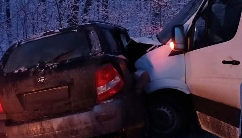 Трагічний ДТП на Харківщині: Легковий автомобіль зіткнувся з автобусом, постраждали 18 осіб