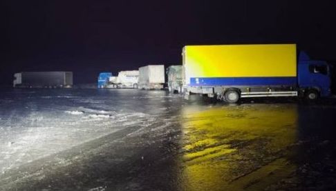Харківщина: Дорожні служби боролися з наслідками негоди, відновлено рух транспорту