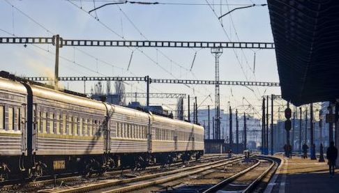 Окупанти атакували пасажирський поїзд в Барвінкові