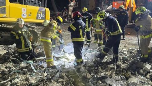 Роботи з розбору уламків після ракетного удару в Харкові завершено