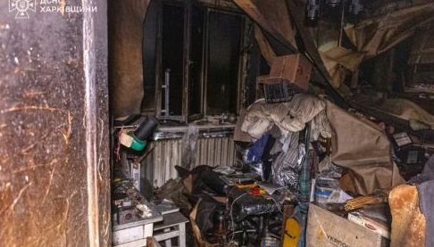 Рятувальники врятували 94-річного чоловіка від пожежі в багатоповерхівці в Харкові