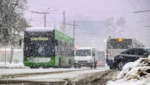 Харківський громадський транспорт працює в умовах обмежень через негоду