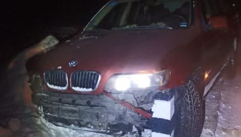 Нещасний випадок у Чугуєві: Дівчина збила три стовпи на чужому авто