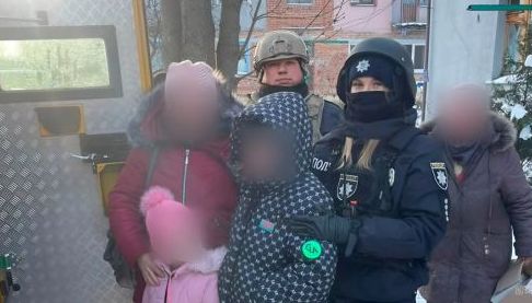 Врятовані: сім родин з під обстрілами Харківщини переміщені до безпечного місця