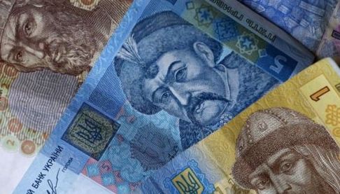 В Україні припинять приймати старі паперові гривні: що потрібно знати