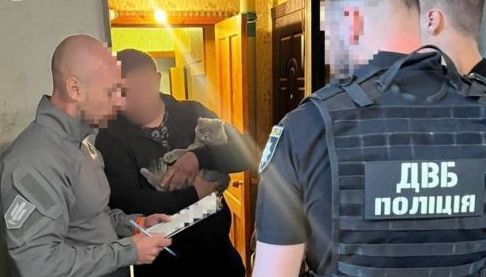 Експолицейський із Харкова затримано в шахрайській схемі з водійськими посвідченнями