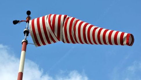 Штормове Попередження в Харкові та Області: Пориви Вітру та Ожеледиця