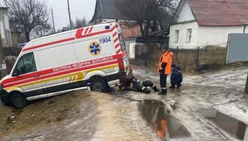 Екстрена допомога потрапила в аварію на Харківщині