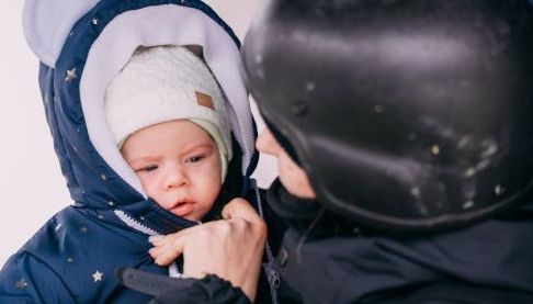 Героїчна евакуація: сім’ю з дітьми вивезли з прифронтового села