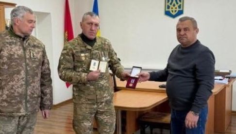 Харківський військовий отримав медаль за героїзм під Ізюмом