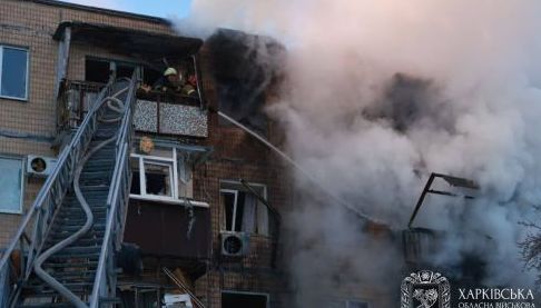 Внаслідок атаки БПЛА у Харкові спалахнула пожежа в багатоповерхівці
