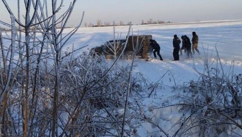 Харківські поліцейські рятували водіїв від ожеледиці та снігових заметів