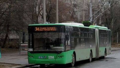 Харків повертає тролейбусну мережу після обстрілу