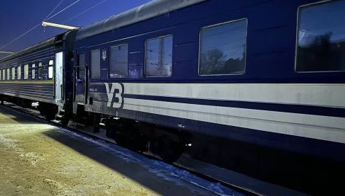 Укрзалізниця створила оазиси підтримки у вагонах ‘Незламності’ в Харкові та Дарниці