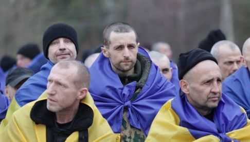 Звільнення військовополонених: Близько 300 українців повернулися додому