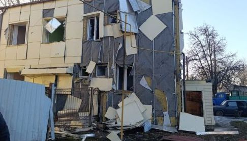 Внаслідок російського обстрілу пошкоджені будівлі сільради та суду в Харкова