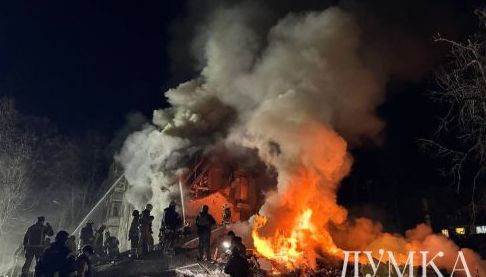 Серйозні пошкодження житлового будинку в Харкові: жертви та пошуково-рятувальна операція