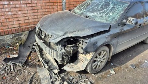 У Харкові російський дрон завдав шкоди транспортним засобам