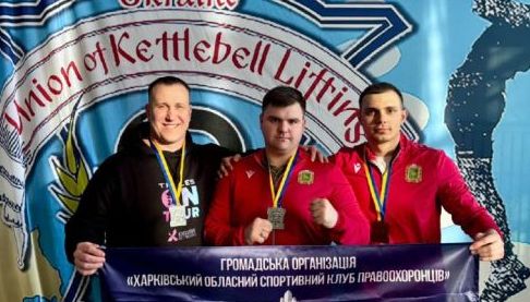 Харківські поліцейські вразили на чемпіонаті з гирьового спорту