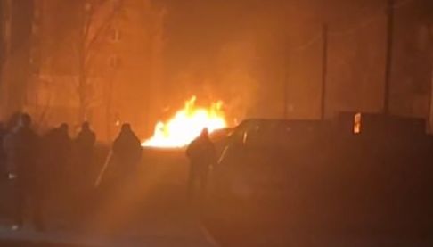 В Харкові тліють автомобілі та житло після обстрілу