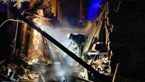 В Чугуєві зруйновано приватний будинок внаслідок російського удару: є загиблий та постраждалі