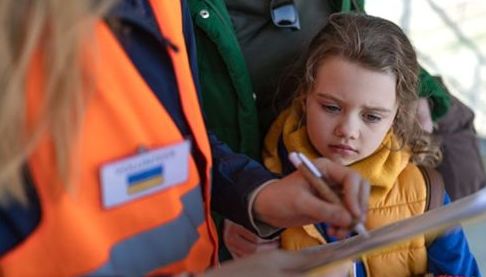 Харківські рятувальники евакуювали майже 730 осіб з небезпечних районів