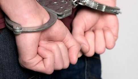 Рецидивіста на Харківщині засудили за нічні крадіжки та зберігання зброї
