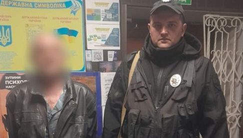 Поліція Харківщини врятувала чоловіка, який заблукав у лісі