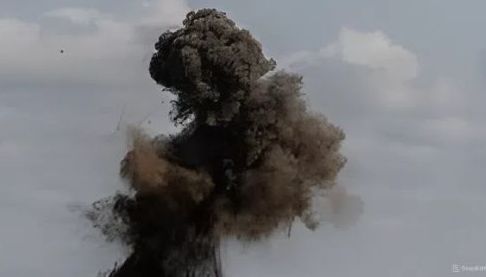 У Харкві російський дрон завдав удару по машині, є постраждалий