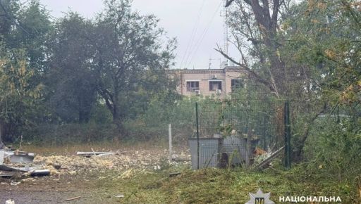 Наслідки ранкового удару керованими авіабомбами по Ізюму: є постраждалі та руйнування