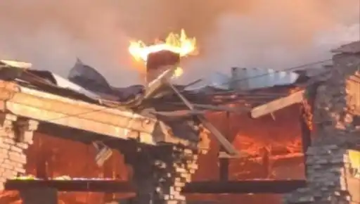 Наслідки ворожої атаки на Золочів: знищено будівлю колишньої райадміністрації