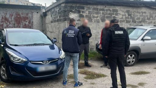 У Харкові викрили чоловіка, який за гроші обіцяв посприяти в отриманні водійських прав